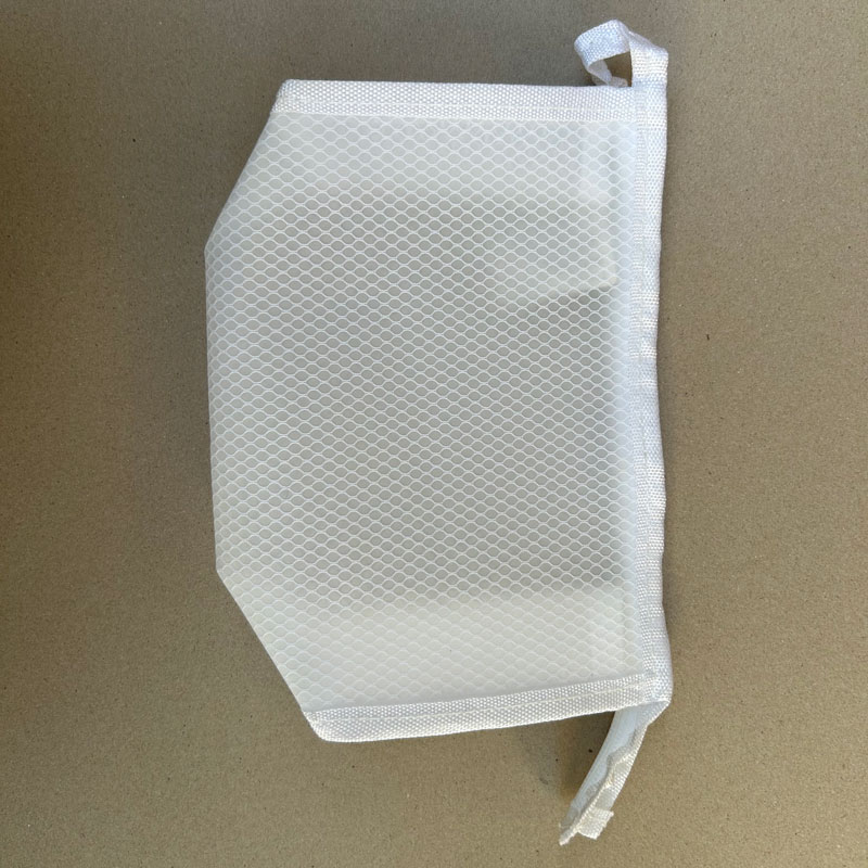 Cách làm sạch túi mỹ phẩm trong suốt